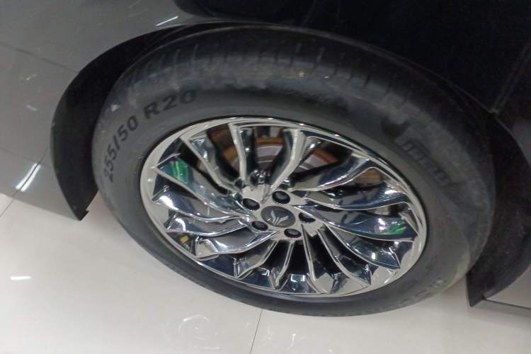 Used VOYAH Dream 2024 PHEV Ultra-Long Range Flagship Edition
