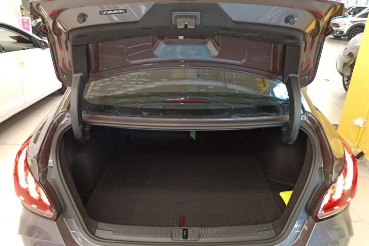 Used MG 5 2021 180 DVVT CVT Youthful Style Edition
