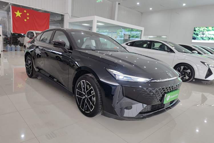 Used Changan UNI-V iDD 2024 Blue Whale Smart Electric iDD 136km Luxury Model
