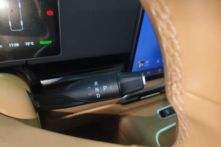 Used VOYAH Dream 2025 PHEV Four-Wheel-Drive Flagship Kunpeng Edition