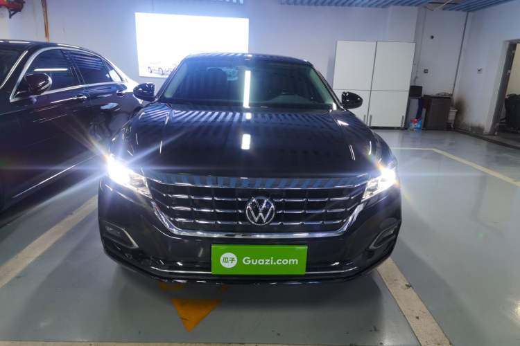 Used Volkswagen Passat 2020 Facelift 330TSI Elite Edition China VI Standard
