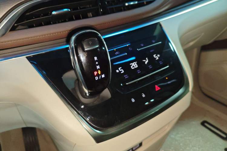 Used Buick GL8 2023 Land Executive Class 652T Luxury Model
