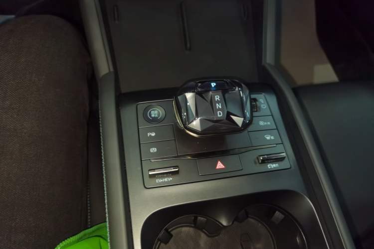 Used BYD Qin L 2025 DM-i Smart Drive 120KM Leading Model
