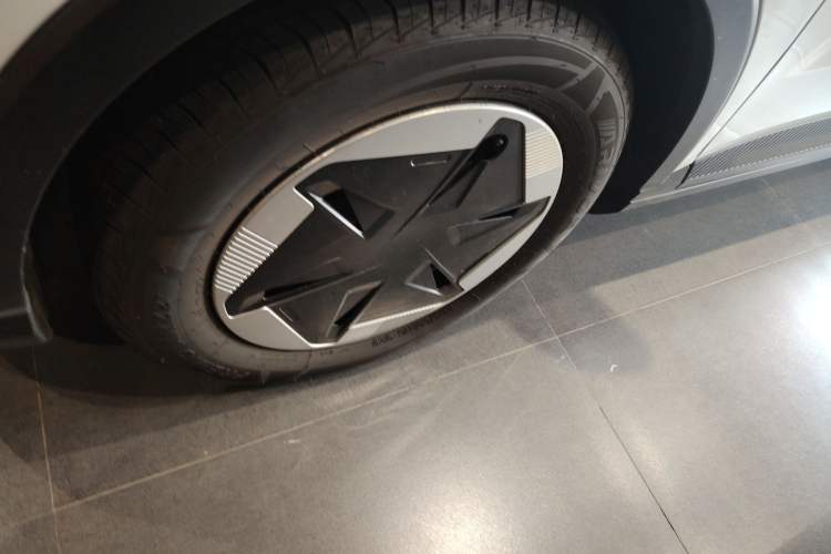 Used Geometry E Firefly 2024 301km Flowing Light
