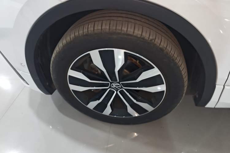 Used Volkswagen Tiguan L 2024 Outstanding Model 330TSI Automatic Two-Wheel Drive R-Line Dragon Glory Edition