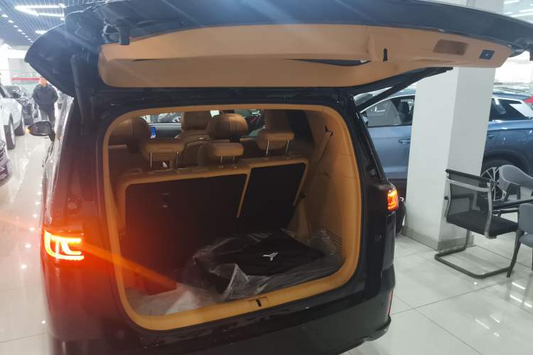 Used VOYAH Dream 2025 PHEV Four-Wheel-Drive Flagship Version – Qiankun Edition