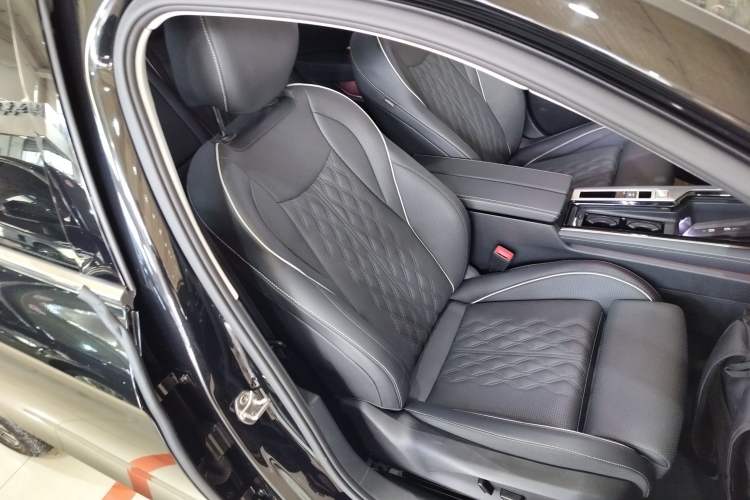 Used Volkswagen Magotan 2024 380TSI DSG Prestige Edition DaMai Package
