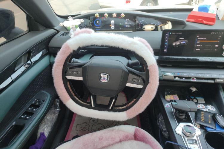 Used Changan UNI-V iDD 2024 Blue Whale Smart Electric iDD 136km ZhiKu Model
