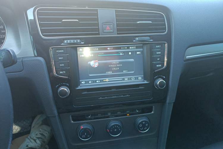 Used Volkswagen Golf 2016 230TSI Automatic Luxury Version
