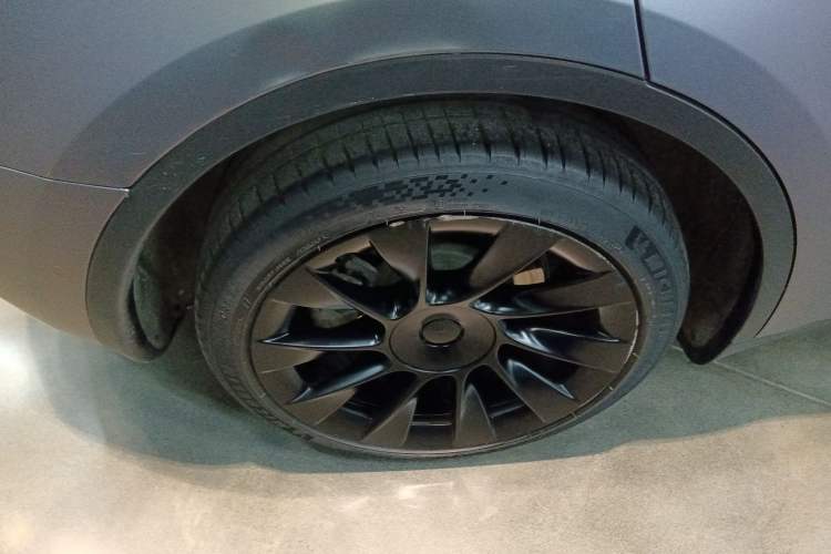 Used Tesla Model Y 2023 Long-Range All-Wheel-Drive Version