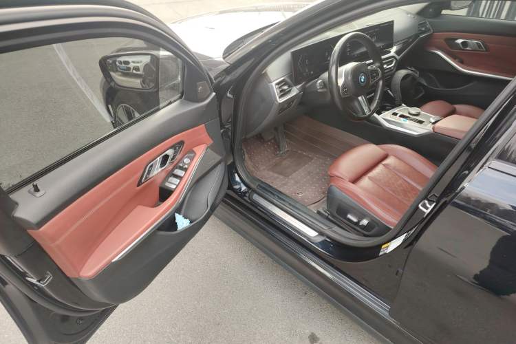 Used BMW i3 2023 eDrive 40 L Midnight Sports Package
