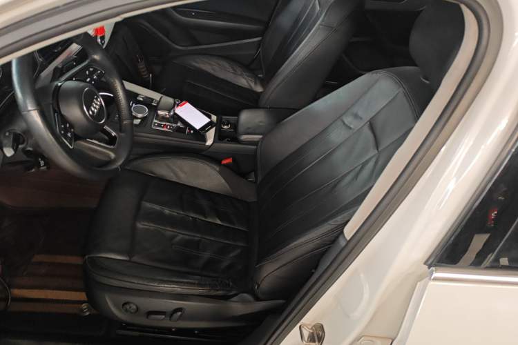 Used Audi A4L 2019 40 TFSI Fashion Edition China VI Emission Standard
