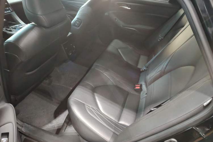 Used Toyota Avalon 2019 2.5L Touring Premium Version China VI Standard
