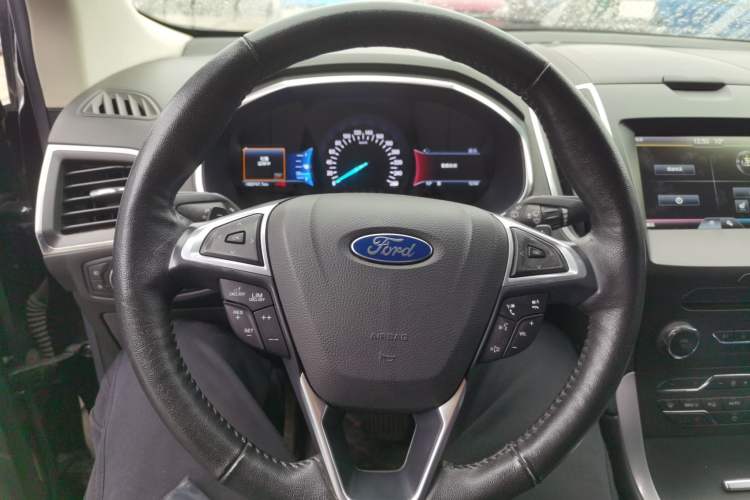 Used Ford Edge 2015 2.0T GTDi Two-Wheel-Drive High-Line Version