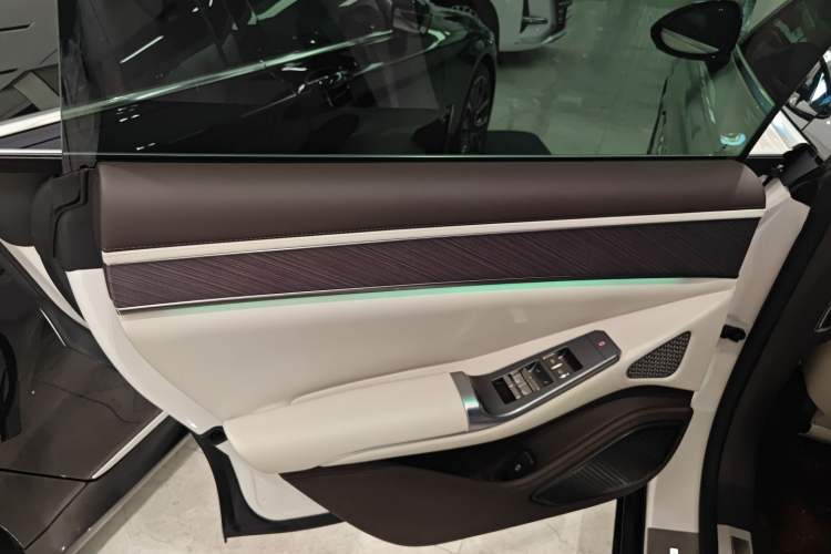 Used Denza Z9 2024 1100 km Four-Wheel Drive Max Version
