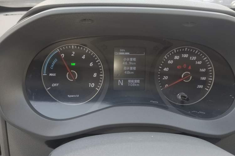 Used Wuling Yangguang 2024 300KM Comfort Version Passenger Van 75kW
