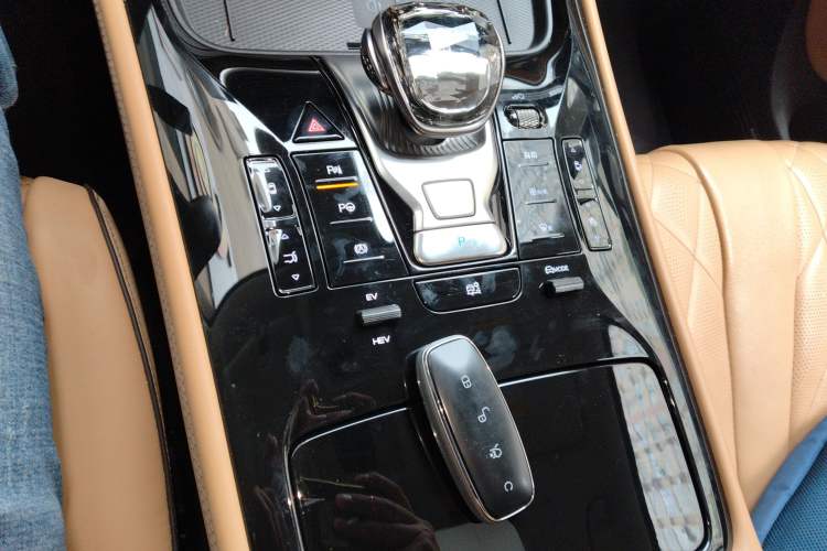 Used Denza D9 2024 DM-i 980 Four-Wheel Drive Flagship Model