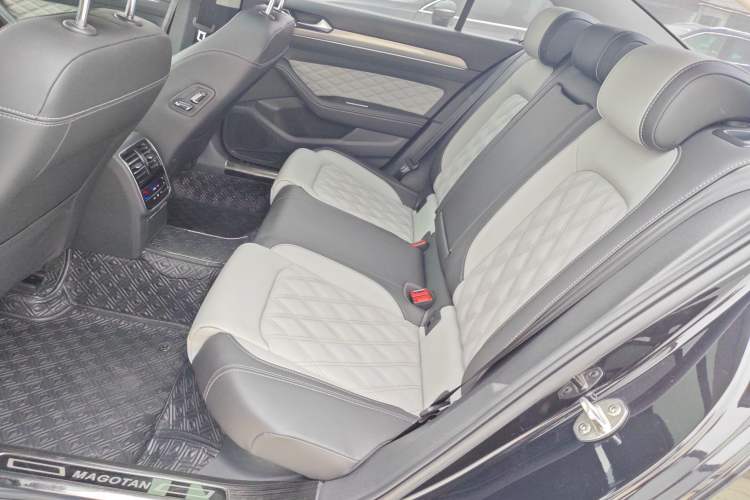 Used Volkswagen Magotan 2023 2 Million Units Limited Edition 330TSI DSG Leading Version
