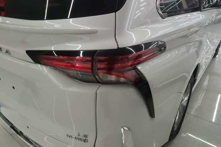 Used Toyota Sienna 2023 2.5L Hybrid Comfort Edition
