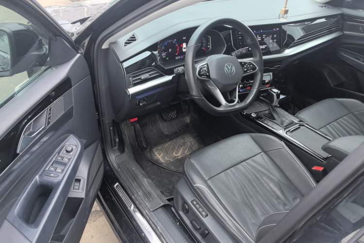 Used Volkswagen Passat 2022 330TSI Starry Luxury Edition – Exclusive Special Edition