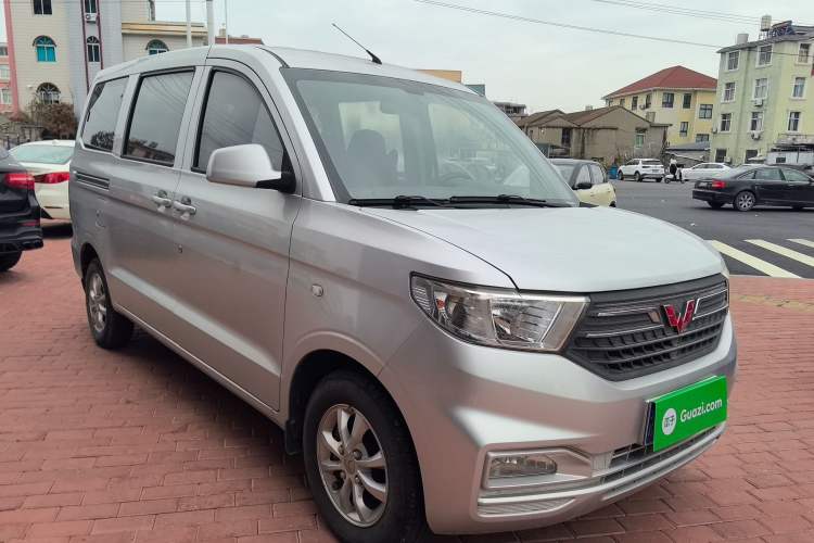 Used Wuling Hongguang V 2019 1.5L Enjoyment Version China VI LAR
