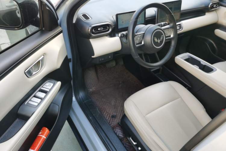 Used Wuling Bingo PLUS 2024 510 km Flagship Edition Four-Seater Version
