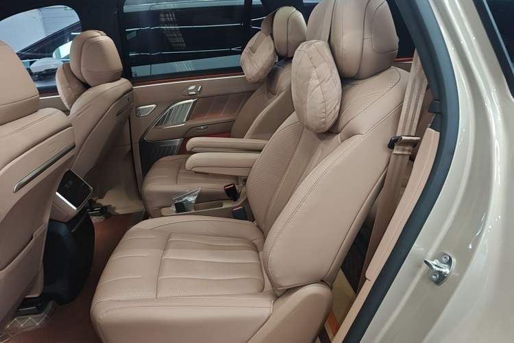 Used ONVO Luxeed L90 2025 Model—Max Six-Seater Version