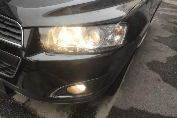 Used Chevrolet Captiva 2015 2.4L 4x4 Flagship Edition 7-Seater
