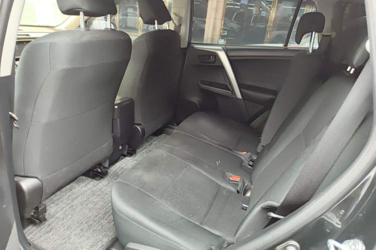 Used Toyota RAV4 2016 2.0L CVT Two-Wheel Drive Fashion Edition China V Standard