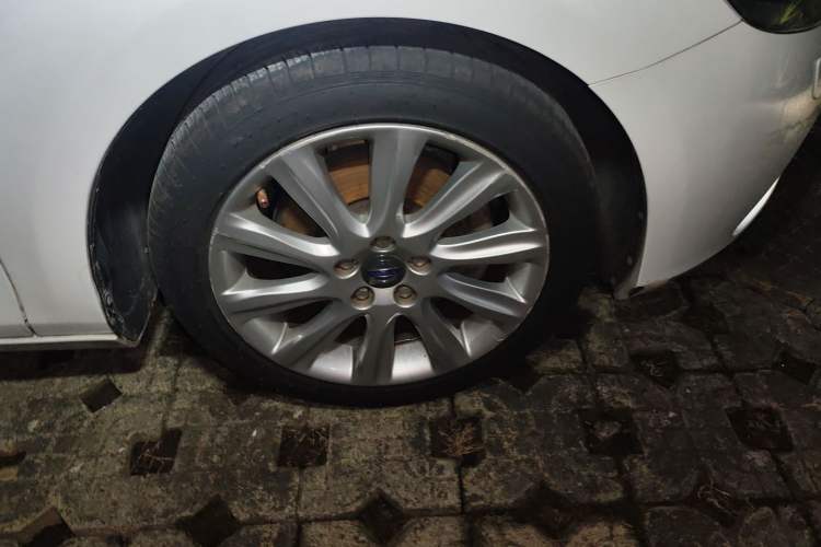 Used Volvo V40 2015 1.6T Zhiyi Edition
