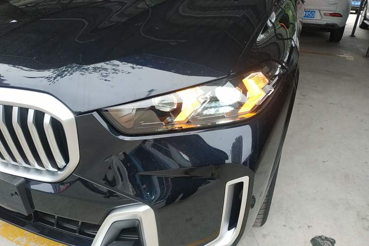 Used BMW X5 2023 xDrive 30Li Luxury M Sport Package
