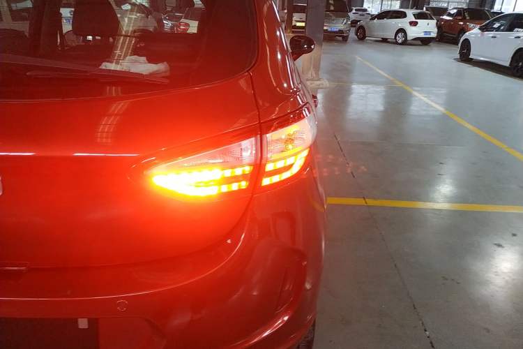 Used Cowin C3R 2015 1.5L Manual Gold Diamond Edition