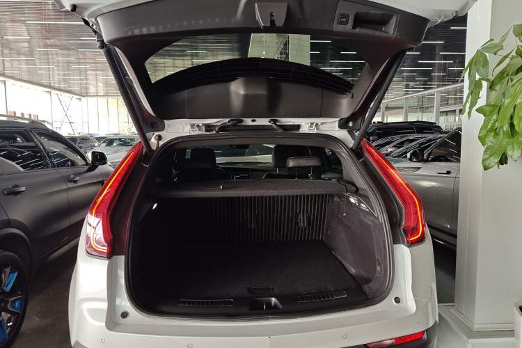 Used Cadillac XT4 2018 28T Two-Wheel Drive Leading Version
