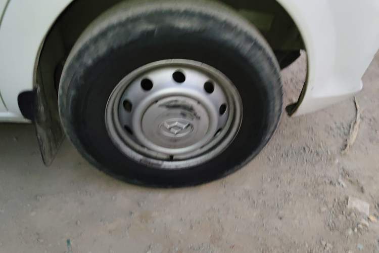 Used SAIC MAXUS Xintu V80 2024 Aotong Value Edition 6MT Long-Wheelbase Mid-Roof Model with 127 Ps Available in 6/7/8/9-Seater Configurations
