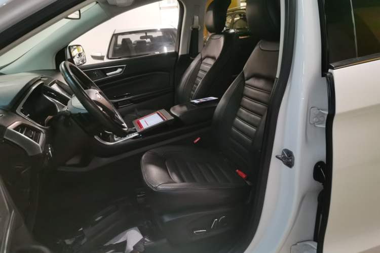 Used Ford Edge 2016 EcoBoost 245 Two-Wheel-Drive Titanium 7-Seater
