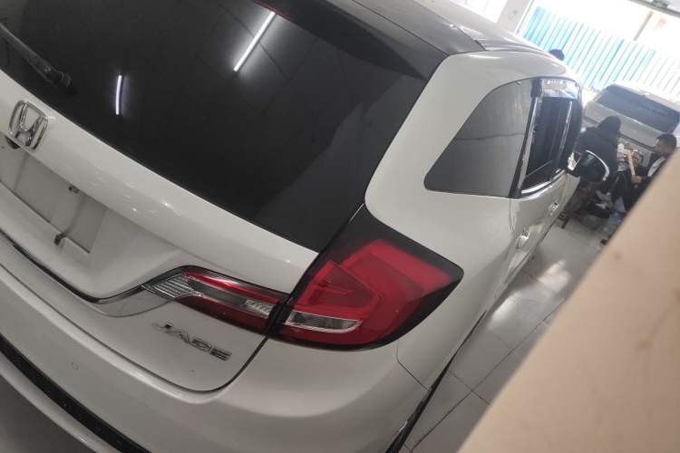 Used Honda Jade 2017 1.8L automatic Comfort version 5 seats
