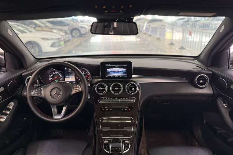 Used Mercedes-Benz GLC 2018 Facelift GLC 260 4MATIC Luxury Edition
