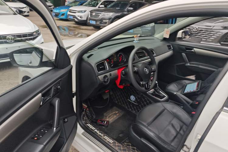 Used Volkswagen Lavida 2013 Restyled Classic 1.6L Automatic Comfort Edition
