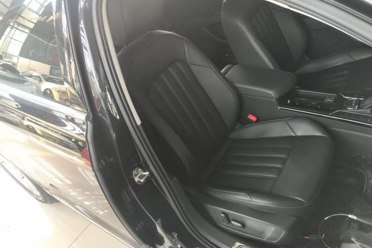 Used Volkswagen Passat 2020 Revised Version 280TSI Business Edition China VI Standard
