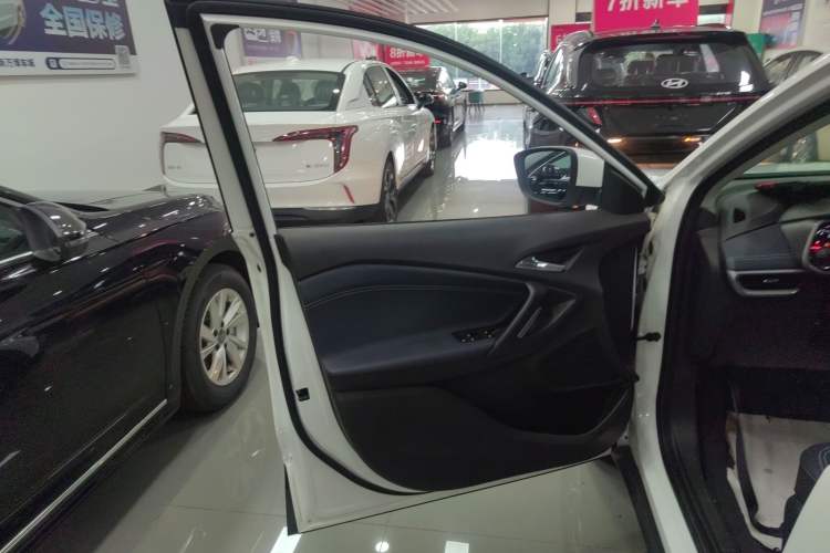 Used Chevrolet Trax 2021 325T Automatic Fun Edition China VI Standard