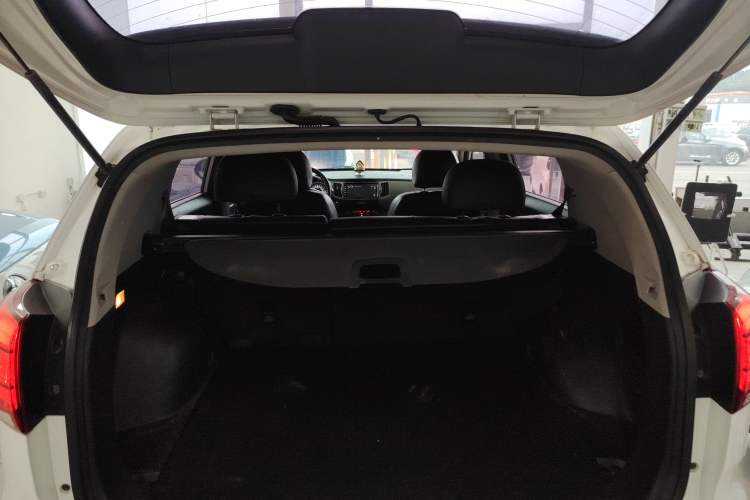 Used Kia Sportage R 2015 2.0L Automatic Two-Wheel Drive DLX Model
