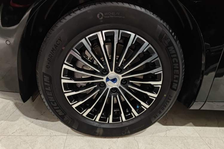 Used Denza D9 2025 DM-i Intelligent Drive 1020 Four-Wheel Drive Flagship Model