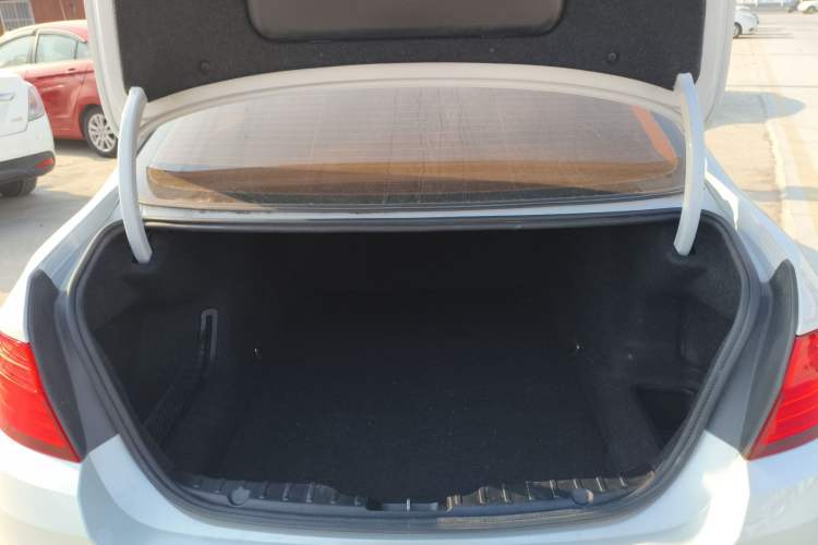 Used BMW 5 Series 2014 525Li Leading Model