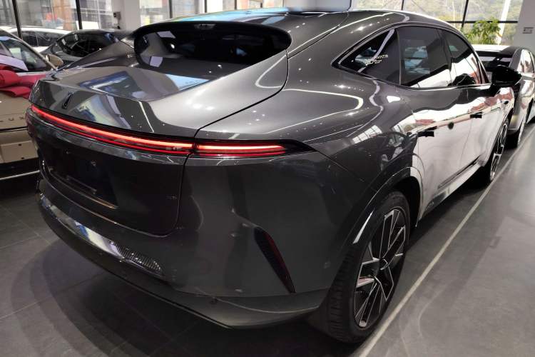 Used Avatr 11 2023 HarmonyOS Version Smart Enjoyment Upgrade Model 90-Degree Rear-Wheel Drive Edition
