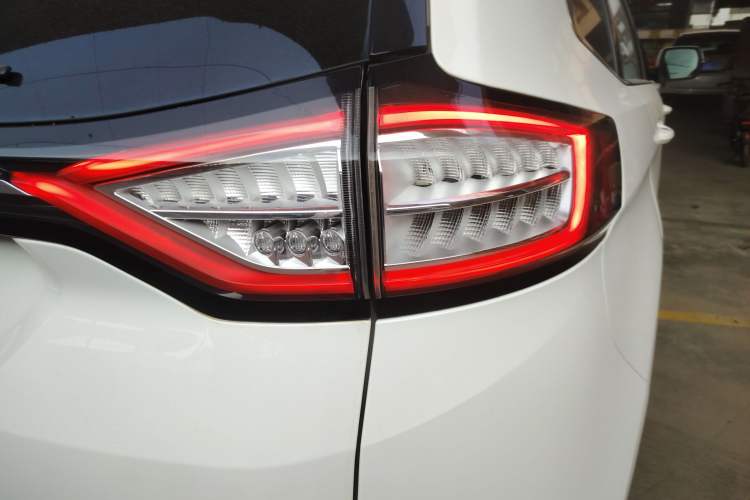 Used Ford Edge 2015 2.0T GTDi Two-Wheel-Drive Elite Edition
