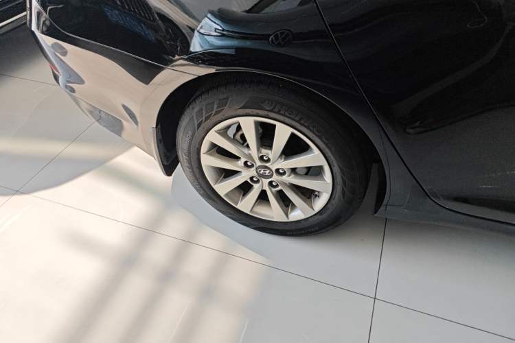 Used Hyundai Mistra 2014 1.8L Automatic Smart GLS
