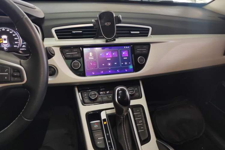 Used Geely Auto Emgrand X7 Sport 2018 1.8TD Automatic Two-Wheel Drive Smart Connect 4G Internet Edition
