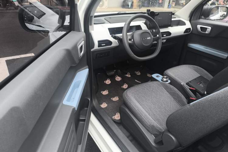 Used Geely Galaxy Panda 2023 Panda Mini 200km Endurance Bear
