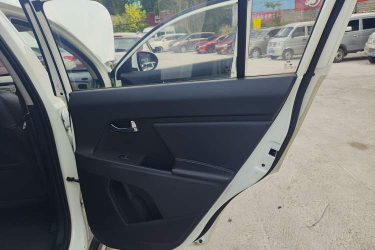 Used Kia Sportage R 2015 2.0L Automatic Two-Wheel Drive DLX Model