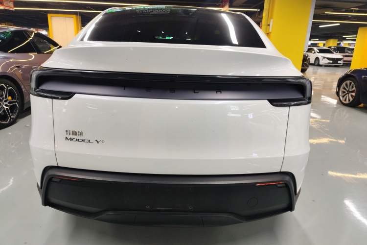 Used Tesla Model Y 2025 Long-Range All-Wheel-Drive Version
